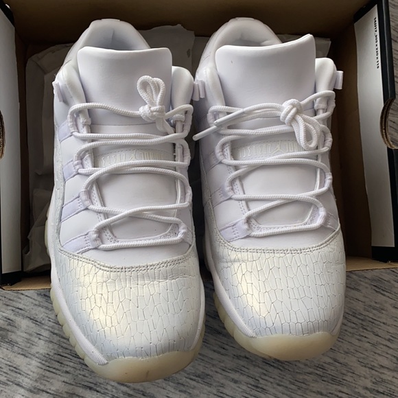 AIR JORDAN 11 Retro Low Heiress White - Picture 13 of 14
